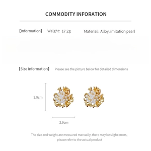Specifiche di peso e dimensioni per orecchini a fiore con perle vintage dorate