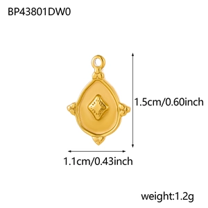Pendentif losange ondulé doré en acier inoxydable avec détails de taille et poids