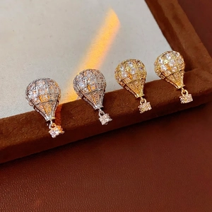 Boucles d'oreilles montgolfière en zircon scintillant avec placage or et argent