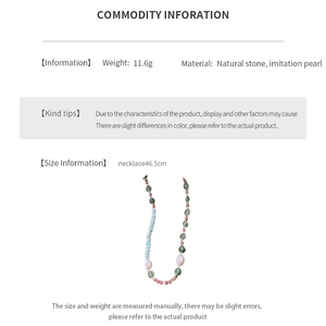 Détail du collier de perles fait main avec pierres naturelles et perles, longueur 46,5 cm