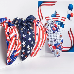 Détails de bandeaux du Jour de l'Indépendance avec motifs de drapeau US et cristaux brillants