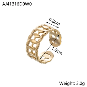 Detail shot of golden hollow chain ring with dimensions 0.8cm width and 1.8cm diameter