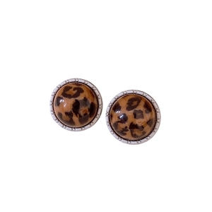 Boucles d'oreilles rondes en acrylique à motif léopard avec bordure argentée texturée