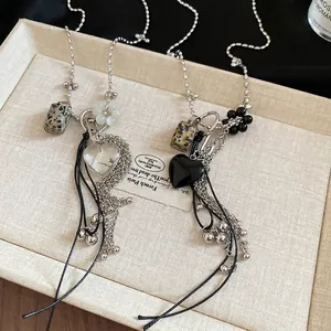 Collana bohémien con cuore di cristallo, pietra dalmata e nappe argentate