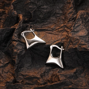 Polished S925 sterling silver geometric triangular hoop earrings with minimalist design
