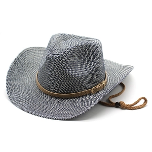 Chapeau de cowboy en paille bicolore bleu et blanc avec ceinture et cordon coupe-vent