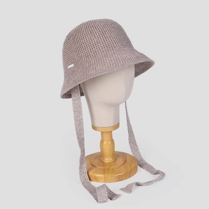 Chapeau bob en maille ajourée violet gris avec longs rubans pour femme