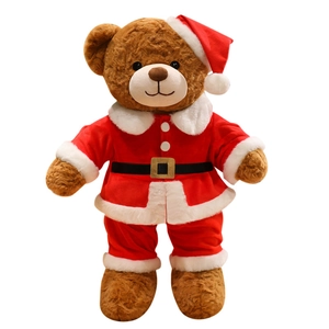 Brauner Weihnachts-Teddybär im Plüsch-Nikolauskostüm mit roter Mütze und Gürtel vor Weiß