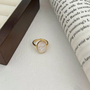 S925 sterling silver gold ring with white oval shell heart relief on a vintage box
