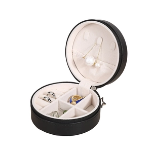 Portable round PU leather jewelry organizer with zipper for rings and necklaces