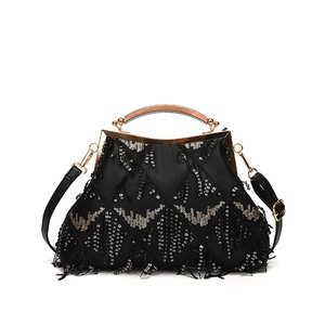 Elegante pochette da sera con paillettes nere, manico in metallo dorato e tracolla rimovibile