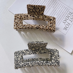 Elegant acetate hair claw set featuring leopard and polka dot patterns for women