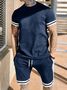 Ensemble de sport bleu marine pour homme avec rayures blanches sur manches et short