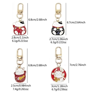 Detailed dimensions and weight specifications for Maneki Neko cat alloy keychains