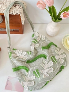 Borsa a tracolla in tela verde con ricami floreali in pizzo 3D e frange verdi