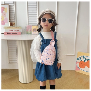 Close-up of pink unicorn cartoon crossbody bag for kids with adjustable shoulder strap