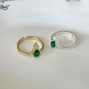 Macro detail of S925 sterling silver ring with green teardrop zircon and engraved hallmark