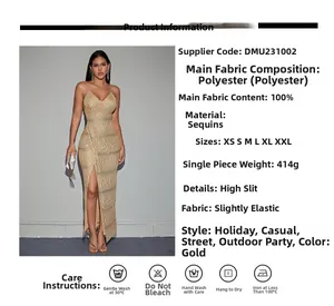Dettaglio del vestito di paillettes dorate con scollo a V profondo e spacco alto