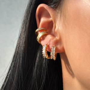 Vintage gold-plated titanium steel earrings set with zircon and ribbed ear cuffs