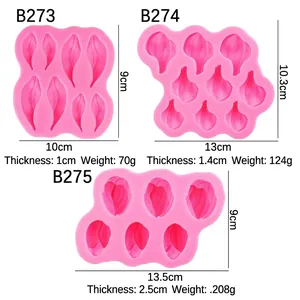Drei rosa Silikonformen mit Blumenblättern in verschiedenen Größen für Fondant und Seifen