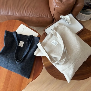 Grands sacs cabas en denim et toile bleu et beige au style vintage bohème