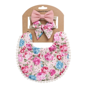 Baby-Lätzchen aus Baumwolle mit Blumenmuster, Spitze und passenden Stirnbändern Set