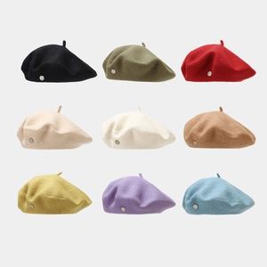 Women Vintage Wool Beret Hat With Metal Tag Retro French Artist Painter Hat Elegant Winter Warm Solid Color Beret For Women Daily Fashion Accessories