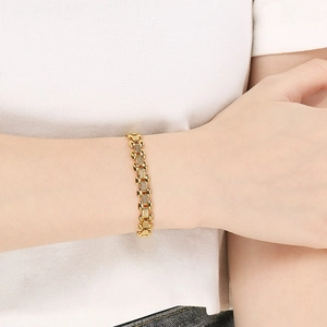 Detailansicht des goldenen 8mm Edelstahl-Gliederarmbands mit feinmaschiger Textur