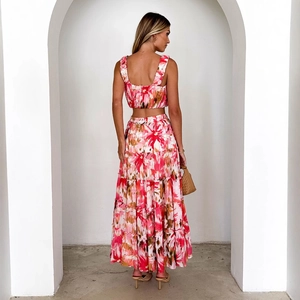 Ensemble d'été rose fleuri deux pièces avec crop top dos nu et jupe longue