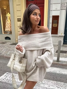 Robe en tricot beige à épaules dénudées avec une coupe ajustée pour la mode de rue chic