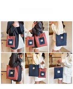 Détail du grand sac cabas vintage en toile à carreaux porté à l'épaule par le mannequin