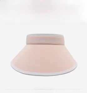 Vista frontale della visiera parasole rosa a tesa larga con dettaglio bordo bianco
