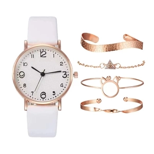 Coffret montre en cuir blanc et 4 bracelets en or rose sur fond blanc pur
