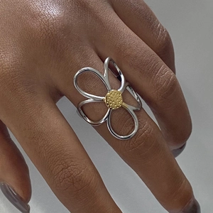 Vintage Stainless Steel Flower Adjustable Open Ring For Women Hollow Geometric Two Tone Electroplated Fashion Jewelry Everyday Accessory