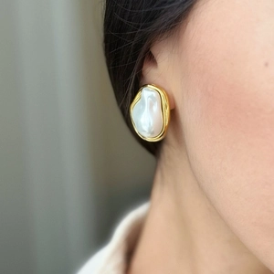 Elegant 18k gold plated stainless steel earring with a large white baroque pearl