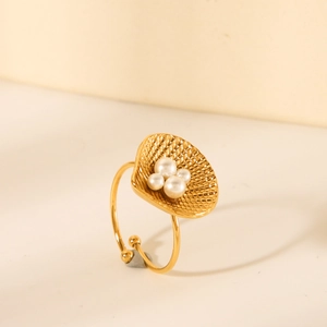 Elegant 18K gold-plated stainless steel scallop ring with four white pearls and open band