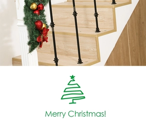 Close-up of 2.7m Christmas garland with red flowers and gold ornaments for staircase decor