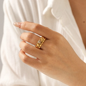 Heart Shaped Ring 18K Gold Plated Stainless Steel Rhinestone Inlaid Linked Finger Jewelry For Women Minimalist Style