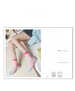 Tableau des tailles pour chaussettes roses en maille ajourée avec pointe contrastée