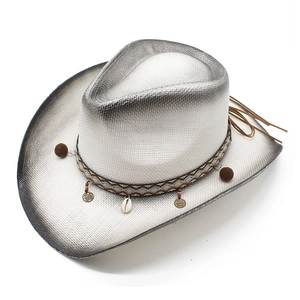 Silberweißer Cowboyhut aus Stroh mit ethnischen Quasten und Muschelverzierungen