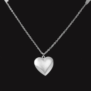 Collier médaillon cœur poli en acier inoxydable 316L avec une finition brillante miroir