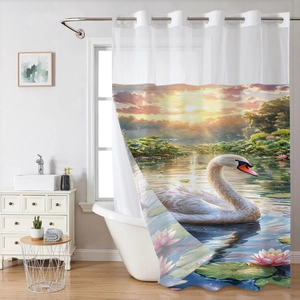 Détail du rideau de douche gaufré avec paysage de cygnes et coucher de soleil et anneaux en métal