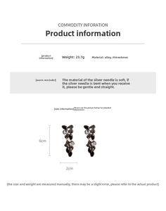 Vue détaillée de boucles d'oreilles goutte vintage avec cristaux et aiguilles en argent