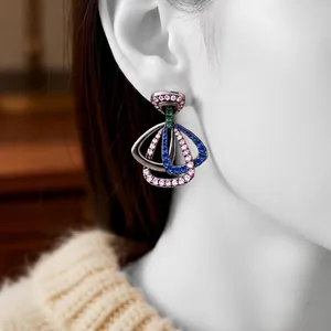 Boucles d'oreilles vintage géométriques en éventail avec zircons colorés et tige argent