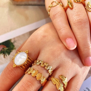 Retro Gold Stainless Steel Open Rings For Women Vintage Leaf Heart Shell Inlaid Rhinestone Adjustable Fashion Niche Finger Ring Jewelry