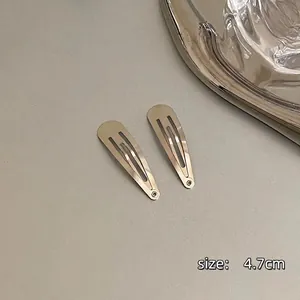 Close-up of 4.7cm silver metal snap hair clips with glossy finish for daily styling