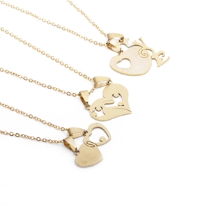 Trois colliers dorés en acier inoxydable avec pendentifs cœur et gravure I Love You
