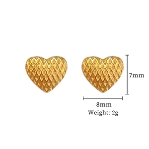 Detailed view of gold titanium steel heart earrings with textured grid pattern and dimensions