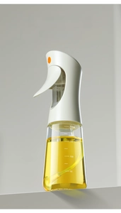 Dettaglio dello spruzzatore per olio in vetro da 200ml con scala graduata