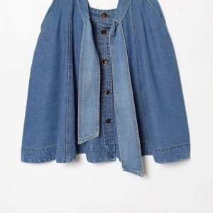 Damen Jeansblusenkleid in Blau mit Taillenband und dekorativen Vintage-Metallknöpfen
